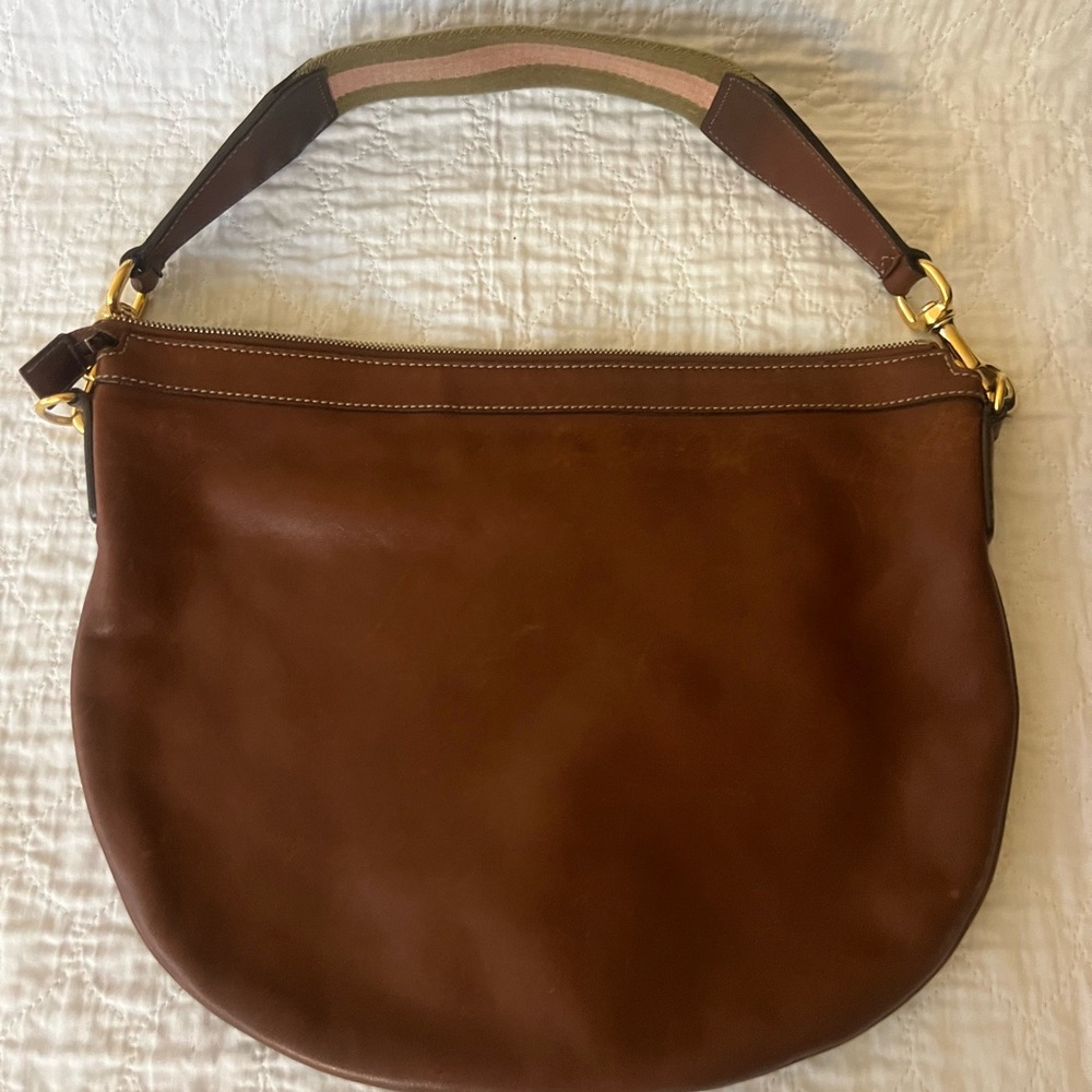GUCCI SHOULDER BAG. Great for everyday .